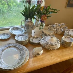 Wedgwood bone china - Ashford W4106 - set of 12 with extra - 67 pieces total